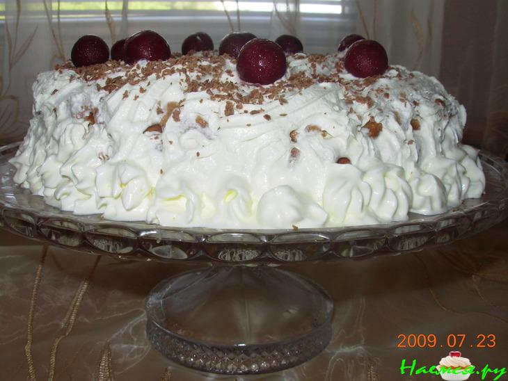 Торт-мороженое со свежей вишней