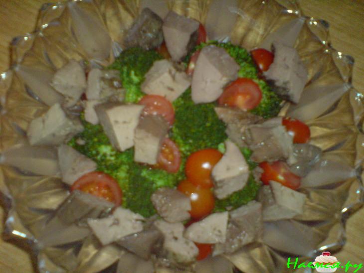 Салат из брокколи и птичьей печени Салат из брокколи и птичьей печени