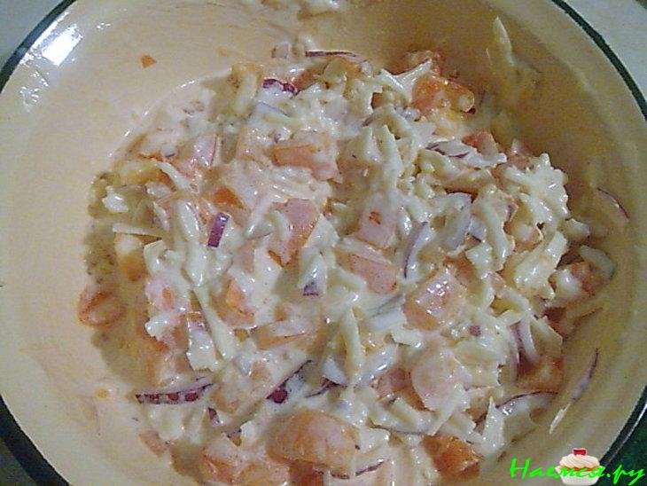Салат "Крымский" с помидорами, луком т сыром