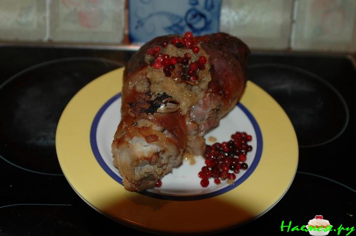 Рулька с яблоками