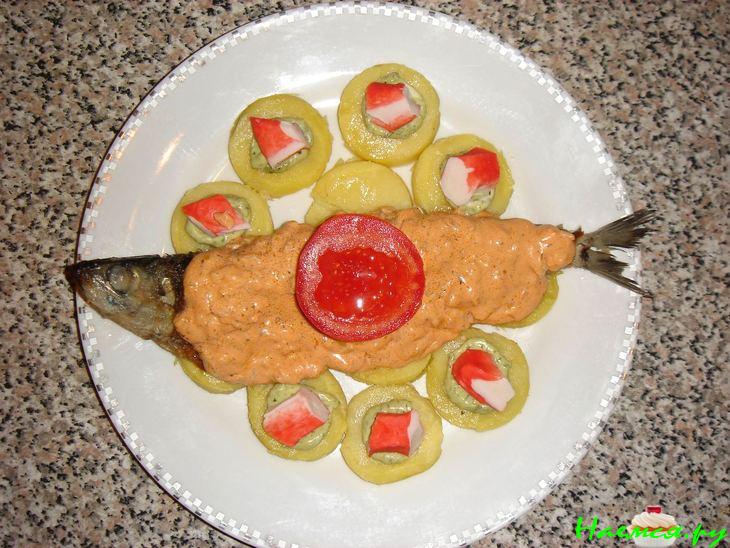 Сельдь под таматно-сметанным соусом