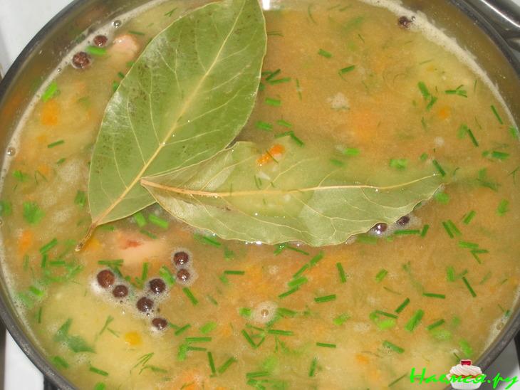 Гороховый супец с копчеными ребрышками Гороховый супец с копчеными ребрышками