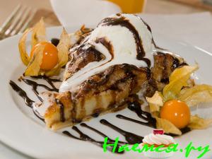 Яблочный пирог с мороженным