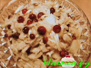 Салат "Северный" с солеными грибами и клюквой Салат "Северный" с солеными грибами и клюквой