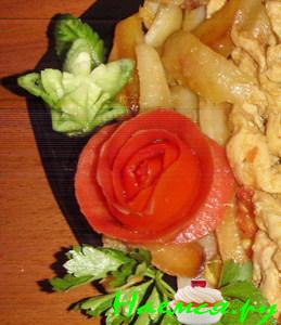 Украшение из помидора "Роза"