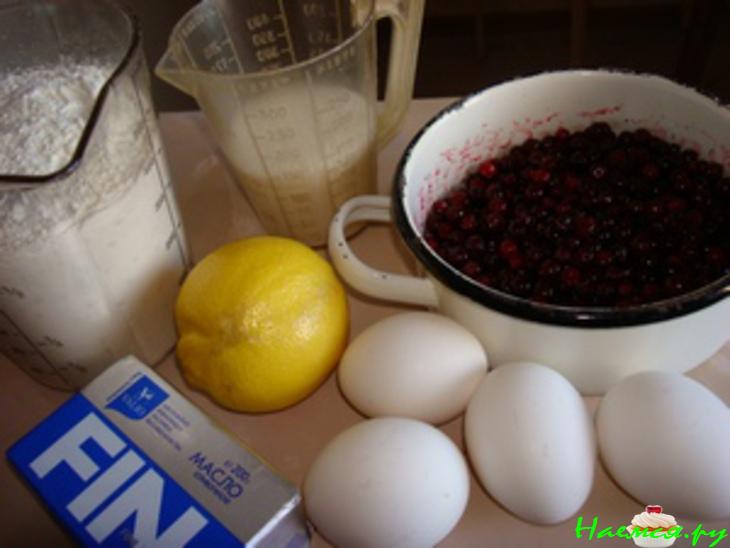 Пряный брусничный пирог