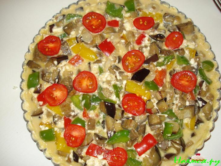 Баклажанный тарт с перцем и моцареллой