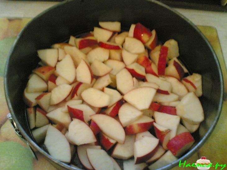 Яблочный пирог с финиками и орехами Яблочный пирог с финиками и орехами