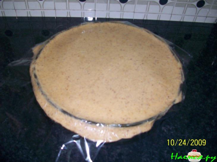 Закрытый яблочный пирог с изюмом и орехами Закрытый яблочный пирог с изюмом и орехами