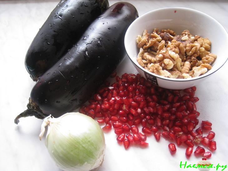 Баклажаны печеные с орехами и гранатом