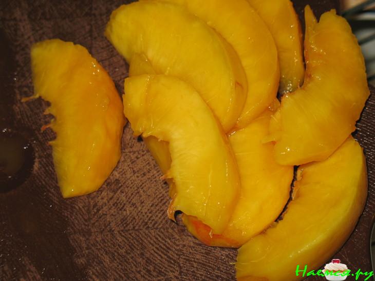 Маленький творожник-чизкейк с нектарином