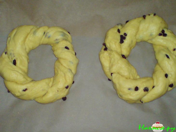 Куличи дрожжевые с шафраном и коринкой Куличи дрожжевые с шафраном и коринкой