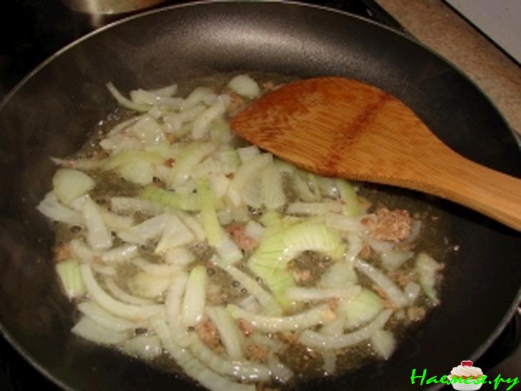 Суп с домашней лапшой, тушёнкой и грибами