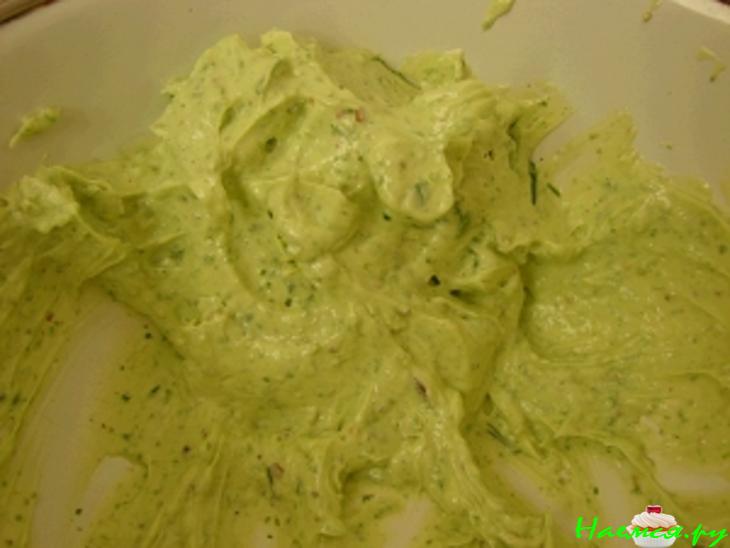 Зелёное масло для рыбы с ликёром