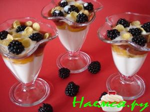 Десерт из йогурта с фруктами Десерт из йогурта с фруктами