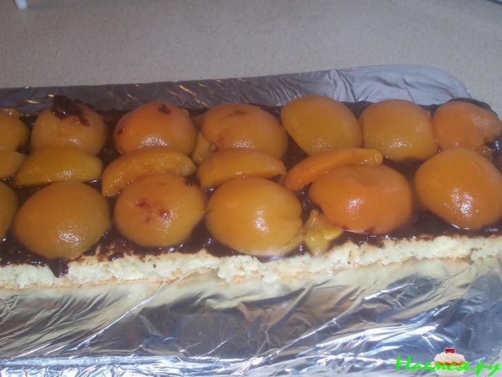 Шоколадный рулет с фруктовым кремом