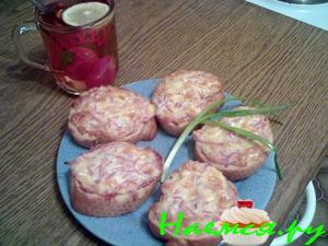 Горячие бутерброды с сосисками и сыром Горячие бутерброды с сосисками и сыром