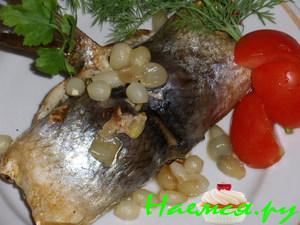 Рулетик рыбный с зеленью и луком