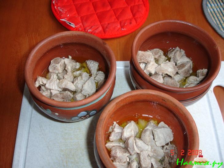 Мясо по-купечески в горшочке