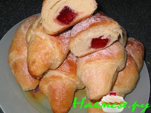 Рогалики из слоеного дрожжевого теста Рогалики из слоеного дрожжевого теста