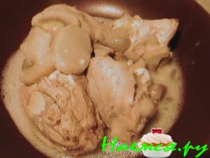 Курица в сметане с шампиньонами Курица в сметане с шампиньонами
