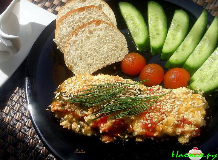 Омлет с зелёным лучком и помидорками Омлет с зелёным лучком и помидорками