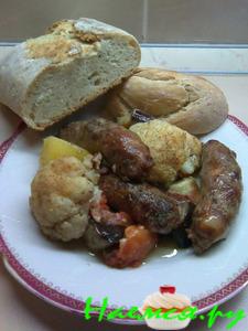 Колбаски, запеченные с овощами и травами Колбаски, запеченные с овощами и травами