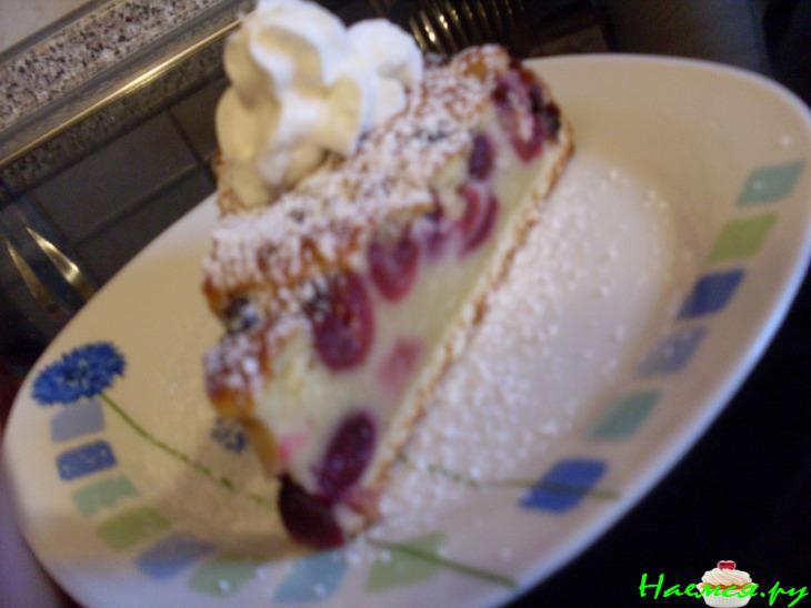 Вишневый пирог с заливкой