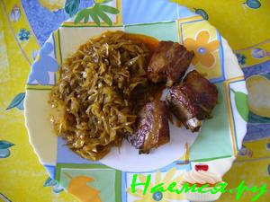 Тушёная капуста со свиными рёбрышками