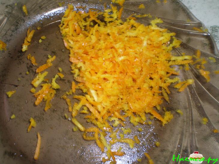 Бисквитный пирог с миндальными хлопьями