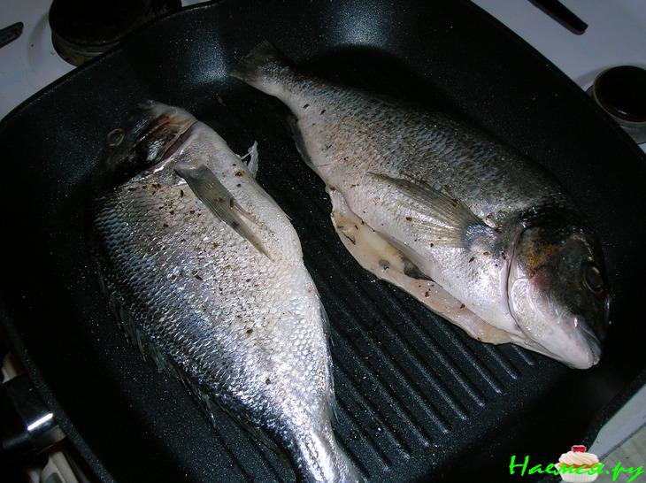 Дорада запеченная с овощами