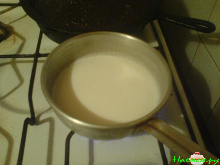 Слоёное пирожное с кремом патисьер