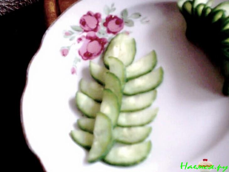 Украшение из огурца
