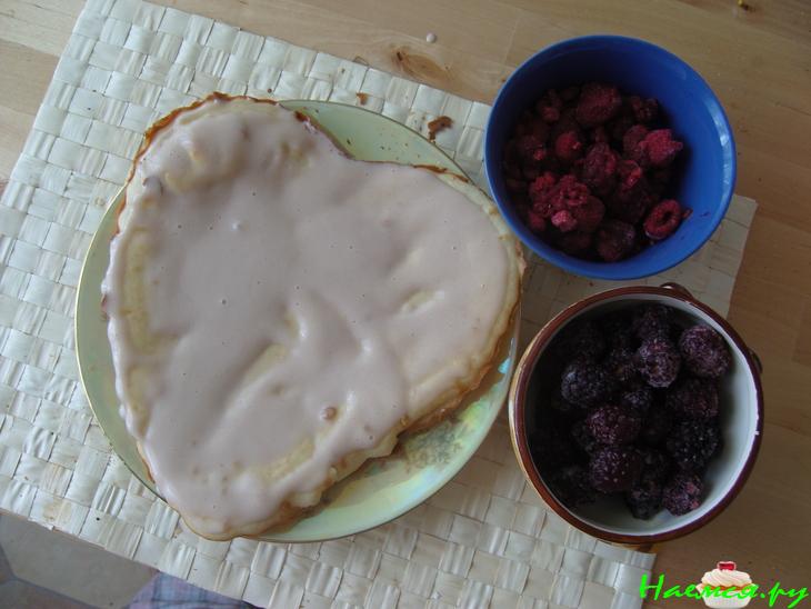 Торт 'Ягодное сердце'