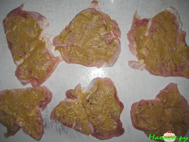 Свиные рулетики с соленым огурцом и горчицей