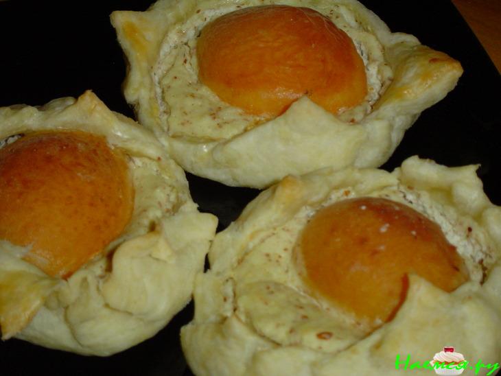 Творожно-абрикосовые слойки