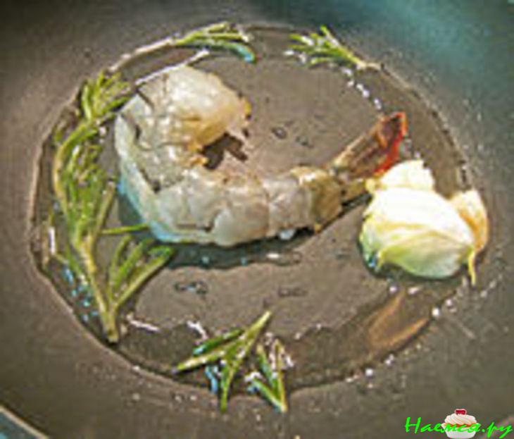 Башенки с фаршем, овощами и креветками