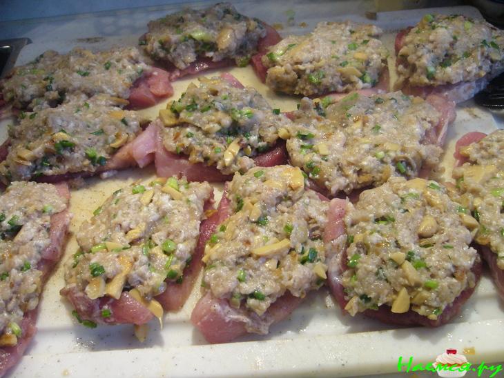 Свиные отбивные с припеком и сливочно-горчичным соусом