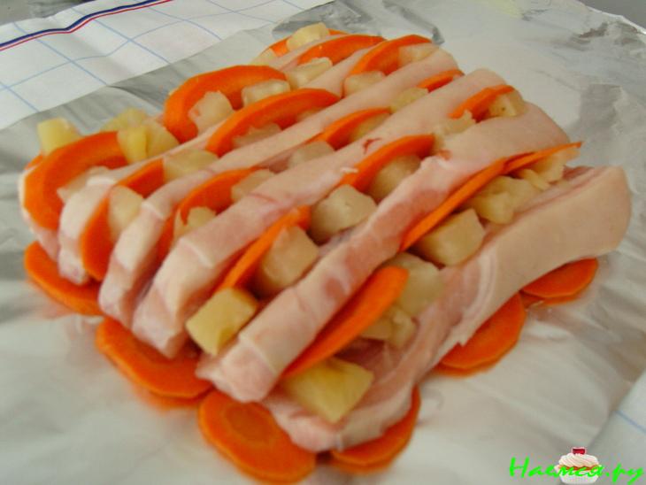 Свинина - книжка с ананасом и морковкой