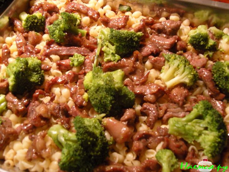 Лазанья из макарон с брокколи и мясом