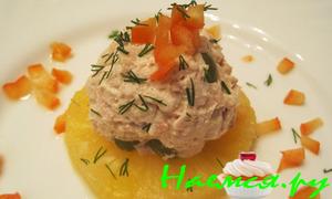 Салат из нежной курицы с виноградом и ананасом Салат из нежной курицы с виноградом и ананасом