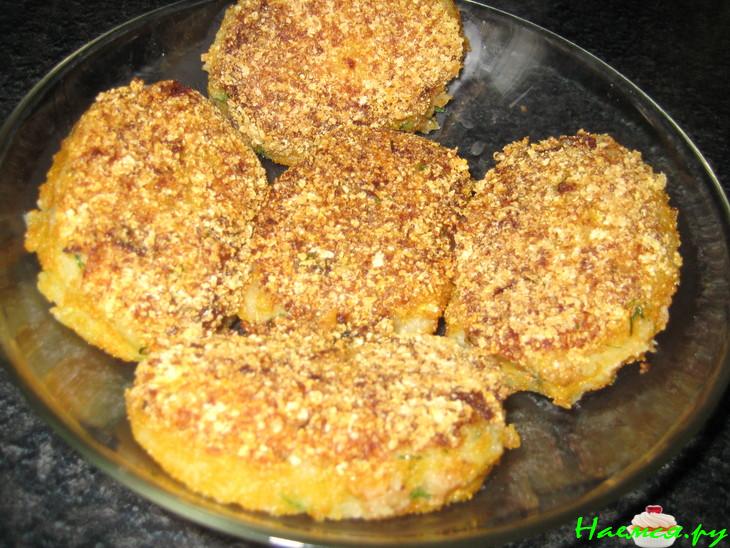 Картофельные котлеты с грибным соусом