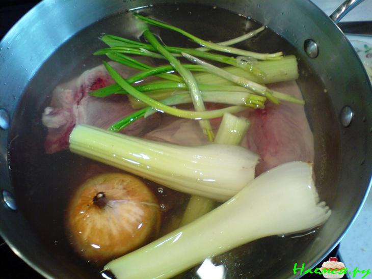 Солянка мясная сборная в горшочке Солянка мясная сборная в горшочке