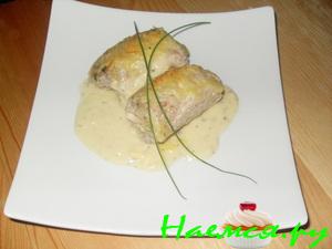 Мясные рулетики в сырном соусе