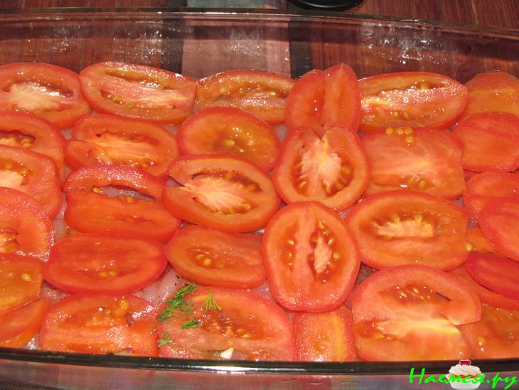 Куриная грудка, запечённая с баклажанами и помидорами