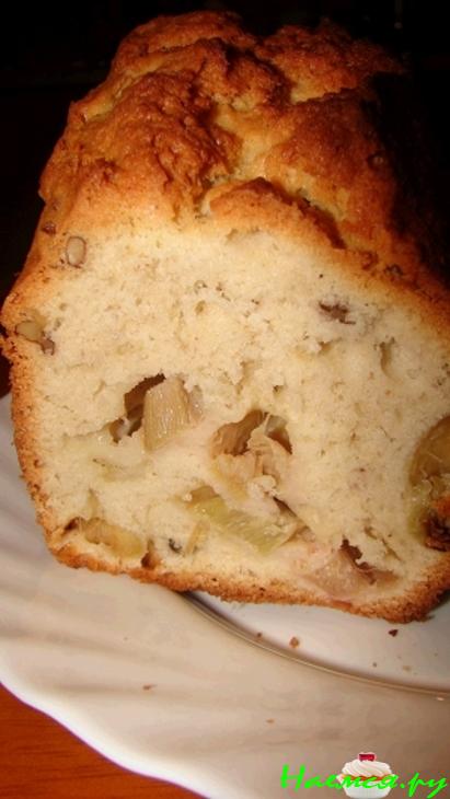 Кекс с ревенем и грецкими орешками