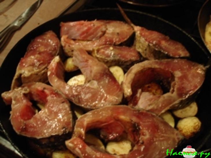 Сазан пряный запеченный с овощами