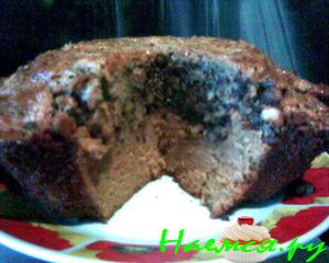 Простейший кекс на сгущенке с орехами