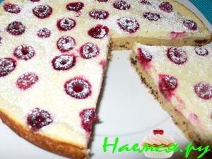 Торт творожный с малиной