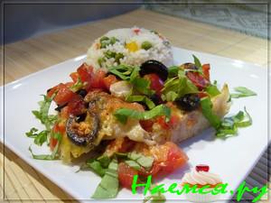 Рыба запеченная под помидорами с моцареллой alla caprese